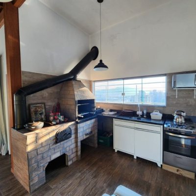 Casa Residencial com 264m², 4 quartos, 1 suíte, 4 garagens, no bairro Itacorubi em Florianópolis