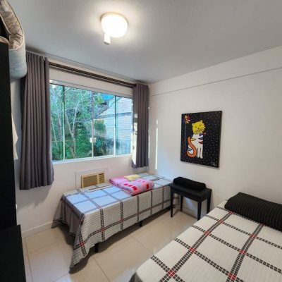 Casa Residencial com 264m², 4 quartos, 1 suíte, 4 garagens, no bairro Itacorubi em Florianópolis