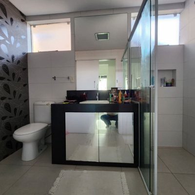 Casa Residencial com 264m², 4 quartos, 1 suíte, 4 garagens, no bairro Itacorubi em Florianópolis