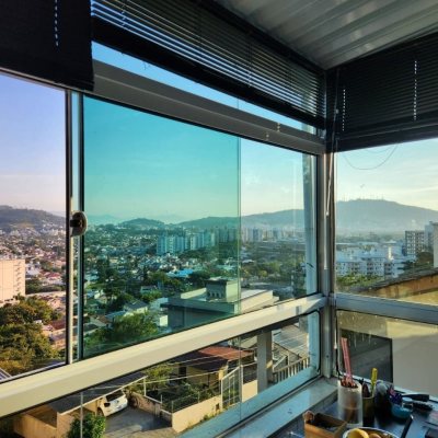 Casa Residencial com 264m², 4 quartos, 1 suíte, 4 garagens, no bairro Itacorubi em Florianópolis