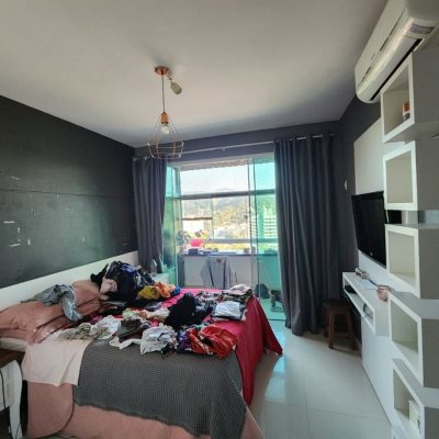 Casa Residencial com 264m², 4 quartos, 1 suíte, 4 garagens, no bairro Itacorubi em Florianópolis