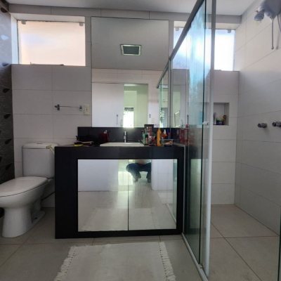 Casa Residencial com 264m², 4 quartos, 1 suíte, 4 garagens, no bairro Itacorubi em Florianópolis