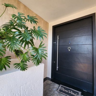 Casa Residencial com 264m², 4 quartos, 1 suíte, 4 garagens, no bairro Itacorubi em Florianópolis