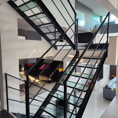 Casa Residencial com 264m², 4 quartos, 1 suíte, 4 garagens, no bairro Itacorubi em Florianópolis