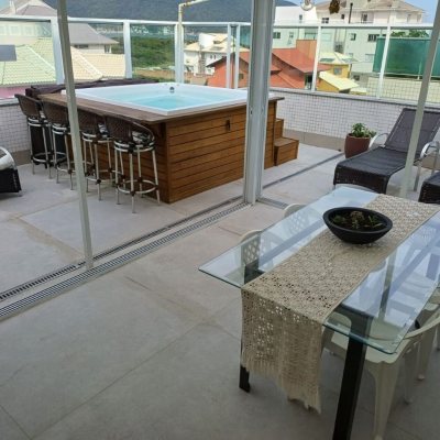 Cobertura com 237m², 3 quartos, 3 suítes, 1 garagem, no bairro Açores em Florianópolis