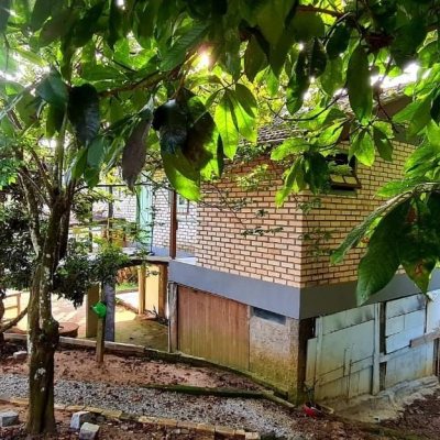 Casa Residencial com 130m², 3 quartos, 5 garagens, no bairro Sambaqui em Florianópolis