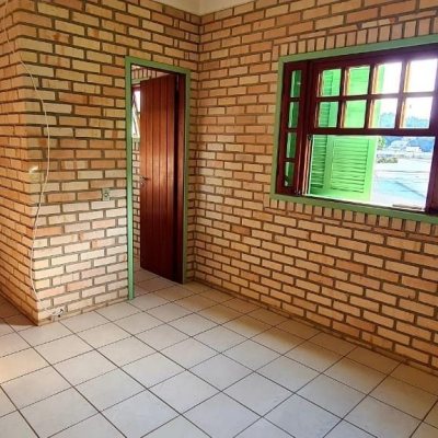 Casa Residencial com 130m², 3 quartos, 5 garagens, no bairro Sambaqui em Florianópolis