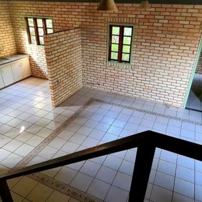 Casa Residencial com 130m², 3 quartos, 5 garagens, no bairro Sambaqui em Florianópolis