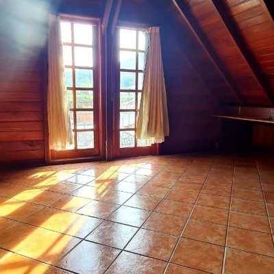 Casa Residencial com 130m², 3 quartos, 5 garagens, no bairro Sambaqui em Florianópolis