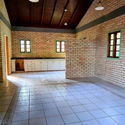 Casa Residencial com 130m², 3 quartos, 5 garagens, no bairro Sambaqui em Florianópolis