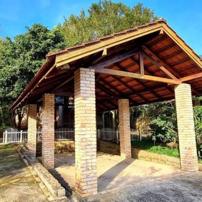 Casa Residencial com 130m², 3 quartos, 5 garagens, no bairro Sambaqui em Florianópolis