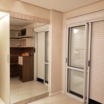 Apartamentos com 120m², 3 quartos, 1 suíte, 1 garagem, no bairro Estreito em Florianópolis