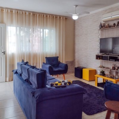 Casa Residencial com 120m², 3 quartos, 1 suíte, 1 garagem, no bairro Cachoeira Do Bom Jesus em Florianópolis