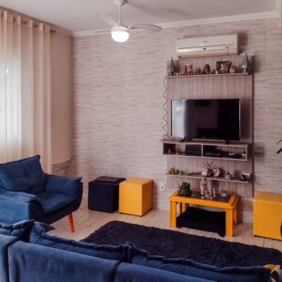 Casa Residencial com 120m², 3 quartos, 1 suíte, 1 garagem, no bairro Cachoeira Do Bom Jesus em Florianópolis