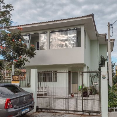 Casa Residencial com 120m², 3 quartos, 1 suíte, 1 garagem, no bairro Cachoeira Do Bom Jesus em Florianópolis