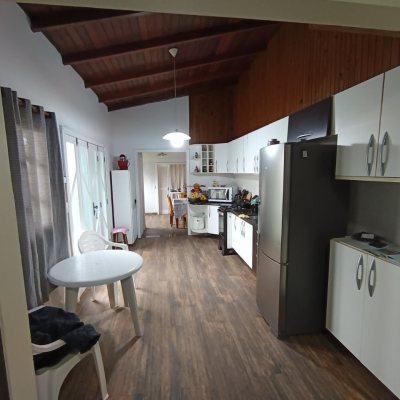 Casa Residencial com 120m², 3 quartos, 3 garagens, no bairro Ingleses do Rio Vermelho em Florianópolis