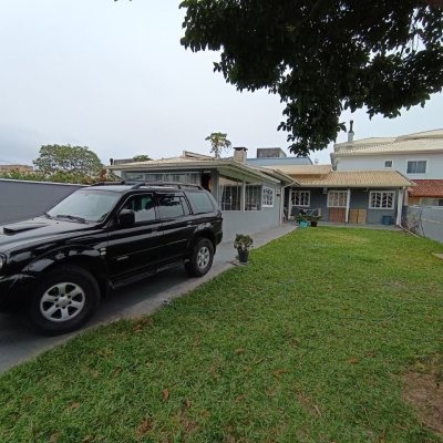 Casa Residencial com 120m², 3 quartos, 3 garagens, no bairro Ingleses do Rio Vermelho em Florianópolis
