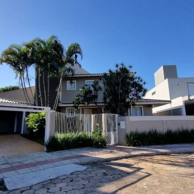 Casa Residencial com 327m², 4 quartos, 4 suítes, 3 garagens, no bairro Lagoa Da Conceição em Florianópolis