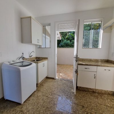 Casa Residencial com 327m², 4 quartos, 4 suítes, 3 garagens, no bairro Lagoa Da Conceição em Florianópolis
