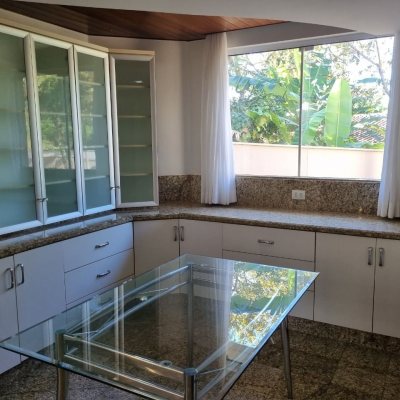 Casa Residencial com 327m², 4 quartos, 4 suítes, 3 garagens, no bairro Lagoa Da Conceição em Florianópolis