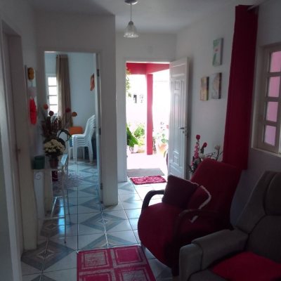 Casa Residencial com 100m², 2 quartos, 1 suíte, 1 garagem, no bairro Rio Tavares em Florianópolis