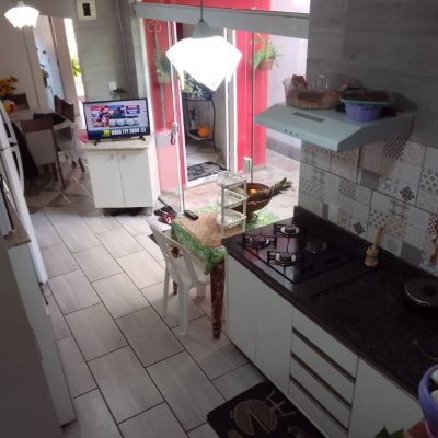 Casa Residencial com 100m², 2 quartos, 1 suíte, 1 garagem, no bairro Rio Tavares em Florianópolis