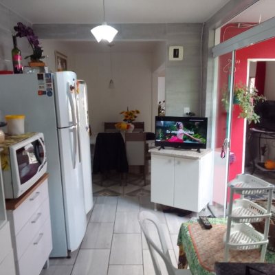 Casa Residencial com 100m², 2 quartos, 1 suíte, 1 garagem, no bairro Rio Tavares em Florianópolis