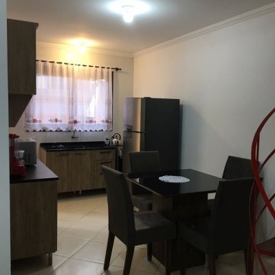 Sobrado Residencial com 85m², 2 quartos, 1 garagem, no bairro Ingleses em Florianópolis