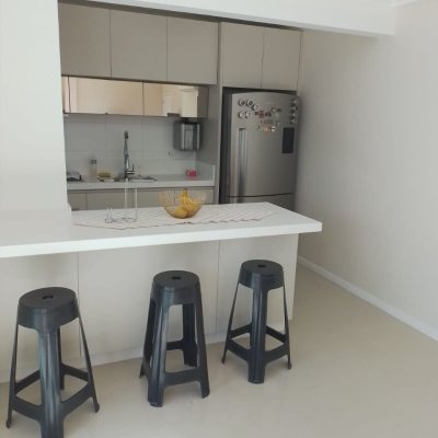 Cobertura com 95m², 2 quartos, 1 suíte, 2 garagens, no bairro Açores em Florianópolis