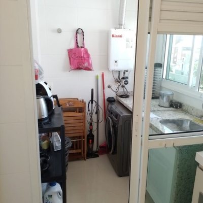 Cobertura com 95m², 2 quartos, 1 suíte, 2 garagens, no bairro Açores em Florianópolis
