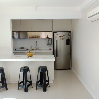 Cobertura com 95m², 2 quartos, 1 suíte, 2 garagens, no bairro Açores em Florianópolis