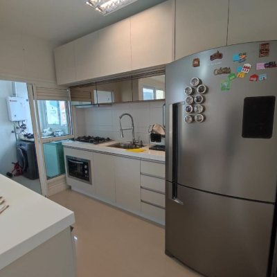 Cobertura com 95m², 2 quartos, 1 suíte, 2 garagens, no bairro Açores em Florianópolis