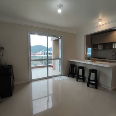 Cobertura com 95m², 2 quartos, 1 suíte, 2 garagens, no bairro Açores em Florianópolis