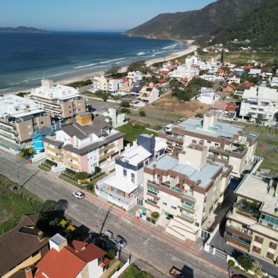 Cobertura com 95m², 2 quartos, 1 suíte, 2 garagens, no bairro Açores em Florianópolis