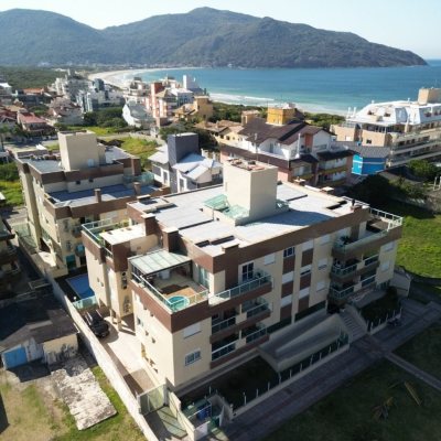 Cobertura com 95m², 2 quartos, 1 suíte, 2 garagens, no bairro Açores em Florianópolis