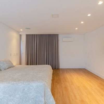 Casa em Condomínio com 942m², 6 quartos, 5 suítes, 4 garagens, no bairro Cacupé em Florianópolis