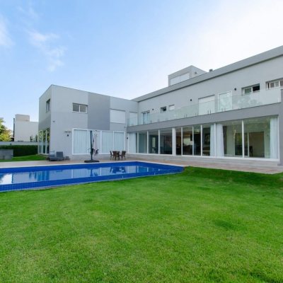 Casa em Condomínio com 942m², 6 quartos, 5 suítes, 4 garagens, no bairro Cacupé em Florianópolis