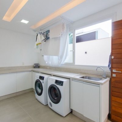 Casa em Condomínio com 942m², 6 quartos, 5 suítes, 4 garagens, no bairro Cacupé em Florianópolis