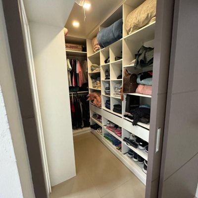 Casa Residencial com 210m², 3 quartos, 1 suíte, 2 garagens, no bairro Aririu em Palhoça