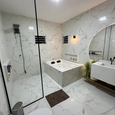 Casa Residencial com 210m², 3 quartos, 1 suíte, 2 garagens, no bairro Aririu em Palhoça