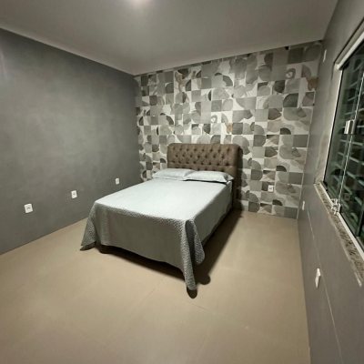 Casa Residencial com 210m², 3 quartos, 1 suíte, 2 garagens, no bairro Aririu em Palhoça