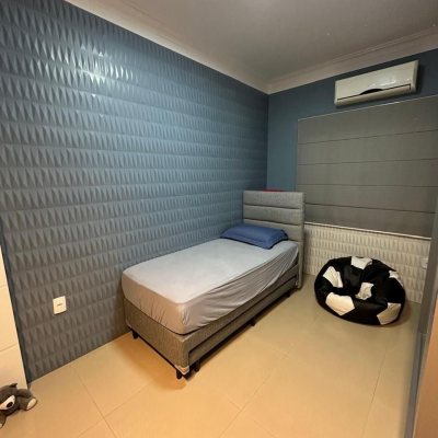 Casa Residencial com 210m², 3 quartos, 1 suíte, 2 garagens, no bairro Aririu em Palhoça