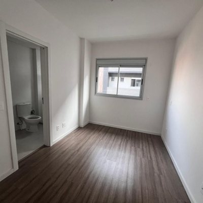 Apartamentos com 77m², 2 quartos, 2 suítes, 2 garagens, no bairro Estreito em Florianópolis
