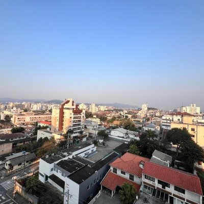 Apartamentos com 77m², 2 quartos, 2 suítes, 2 garagens, no bairro Estreito em Florianópolis