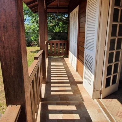 Casa Residencial com 60m², 3 quartos, 1 garagem, no bairro São João Do Rio Vermelho em Florianópolis