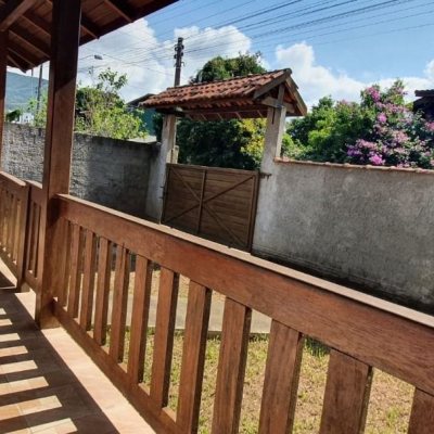 Casa Residencial com 60m², 3 quartos, 1 garagem, no bairro São João Do Rio Vermelho em Florianópolis