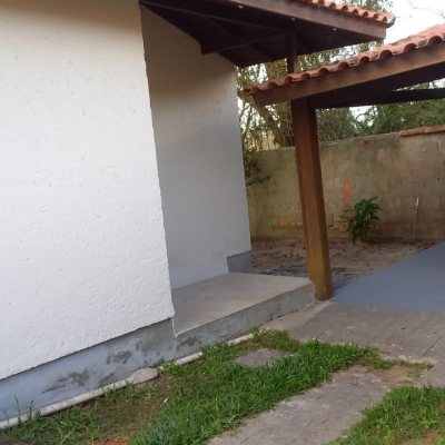 Casa Residencial com 60m², 3 quartos, 1 garagem, no bairro São João Do Rio Vermelho em Florianópolis