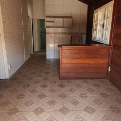 Casa Residencial com 60m², 3 quartos, 1 garagem, no bairro São João Do Rio Vermelho em Florianópolis