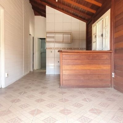 Casa Residencial com 60m², 3 quartos, 1 garagem, no bairro São João Do Rio Vermelho em Florianópolis