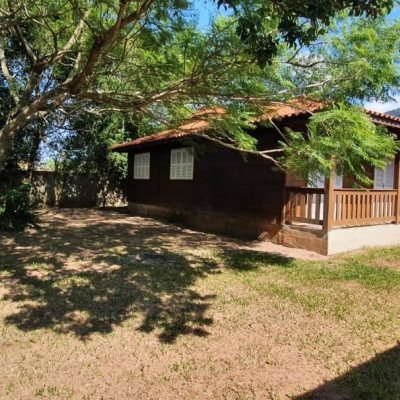 Casa Residencial com 60m², 3 quartos, 1 garagem, no bairro São João Do Rio Vermelho em Florianópolis